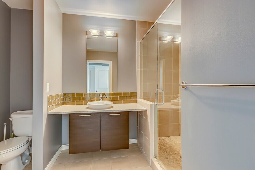 Master bath. - 2345 Walnut Street Unit 17