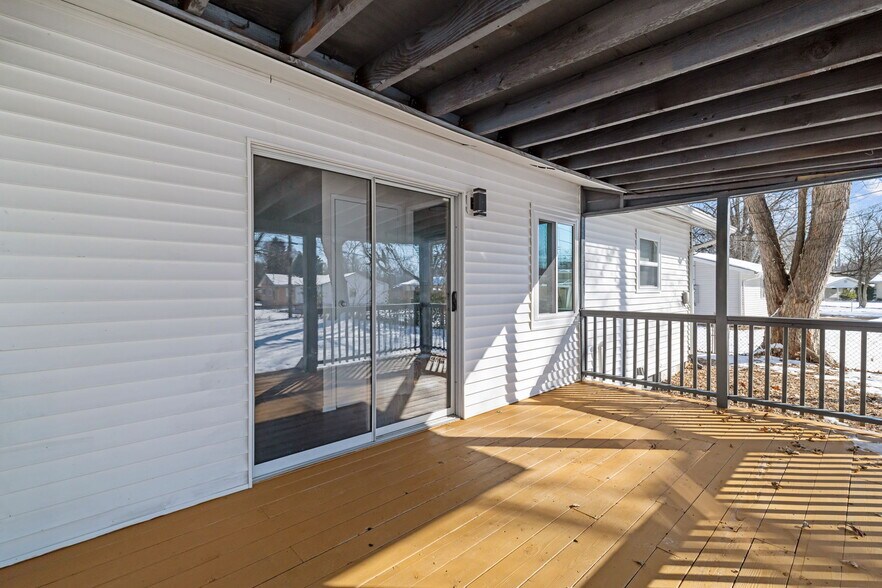 Building Photo - 1655 Fenmore Dr