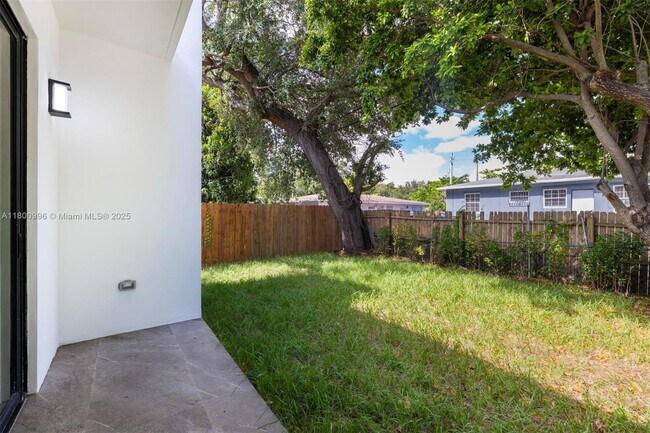 Building Photo - 6850 NW 4th Ave