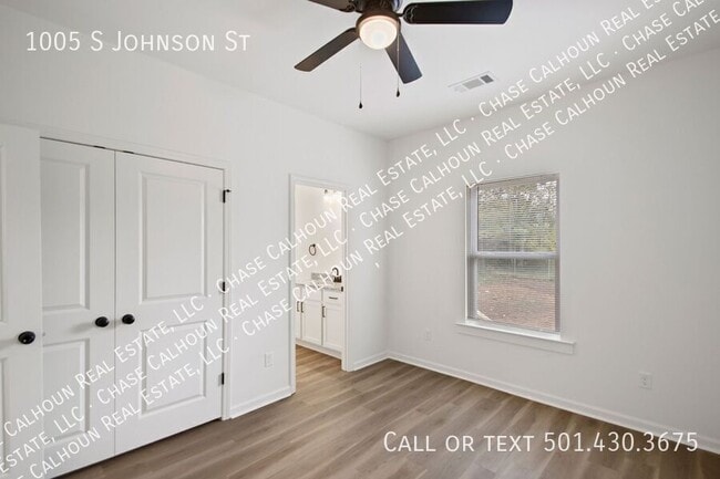 Building Photo - 1005 Johnson St