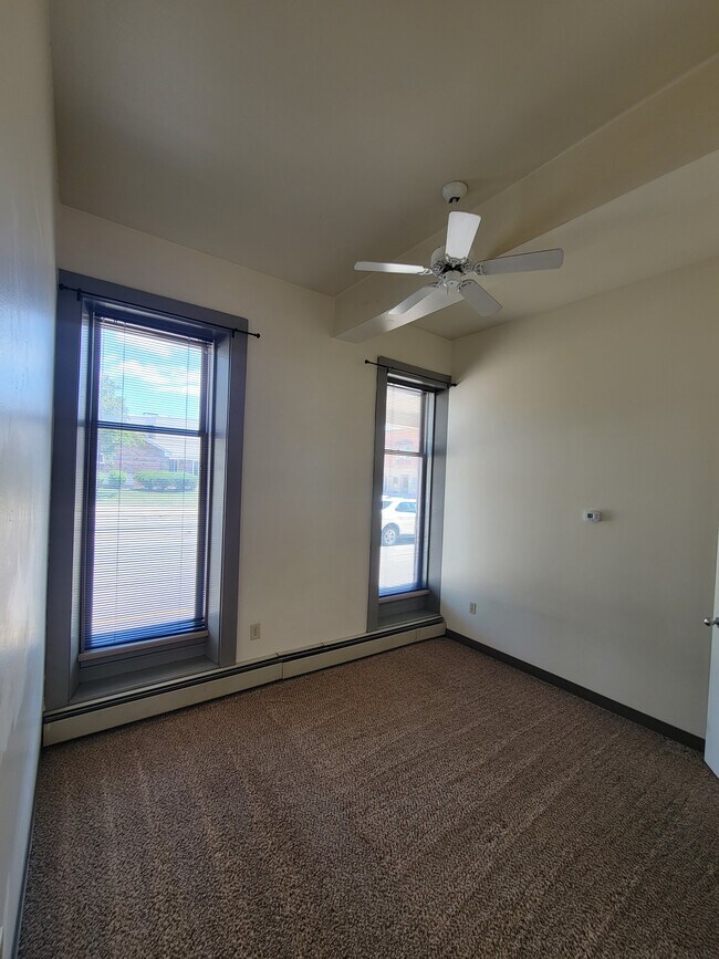 Building Photo - 103 N Wisconsin St