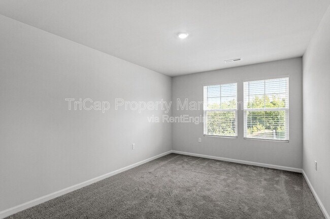 Building Photo - 1636 Singing Bird Trl