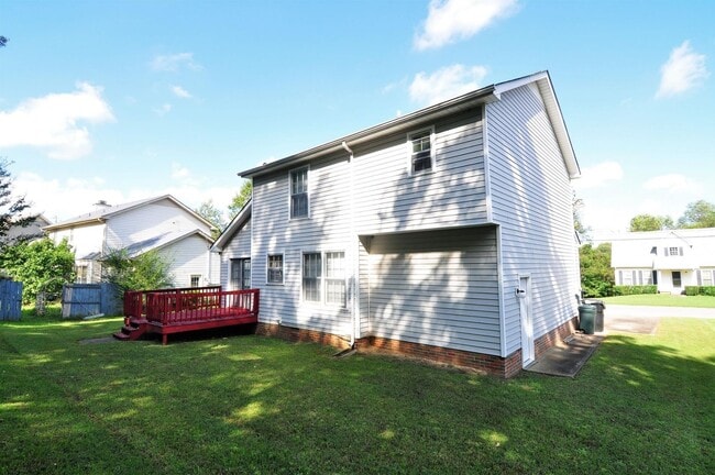 Building Photo - Sweet 3 bed 2.5 ba.  1 car garage in St B