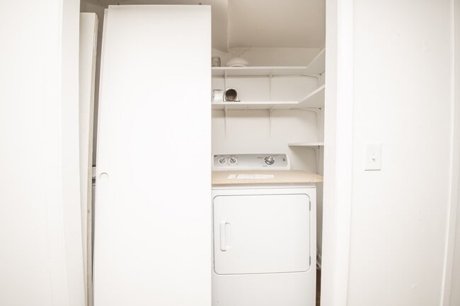 Building Photo - 3051 Dow Dr