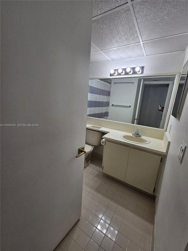 Building Photo - 8180 Geneva Ct