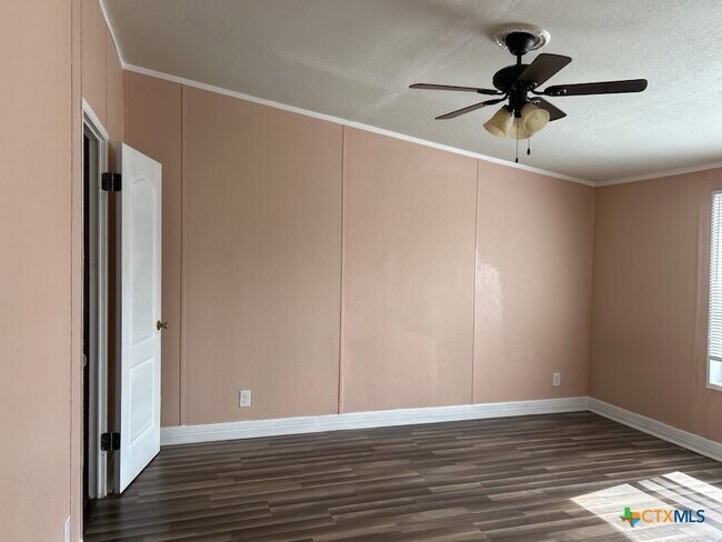 Building Photo - 5013 Tiffany Cir