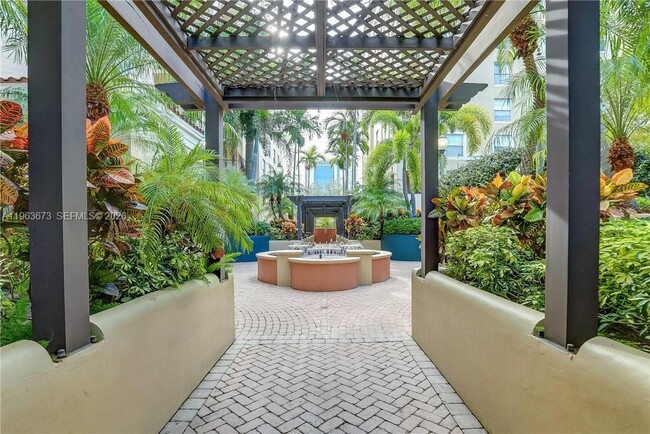 Building Photo - 520 SE 5 Ave