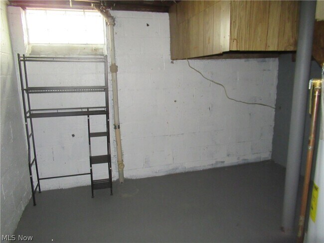 Building Photo - 5203 Maplecrest Ave