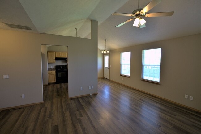 Building Photo - 3 Bedroom in a Convenient Location