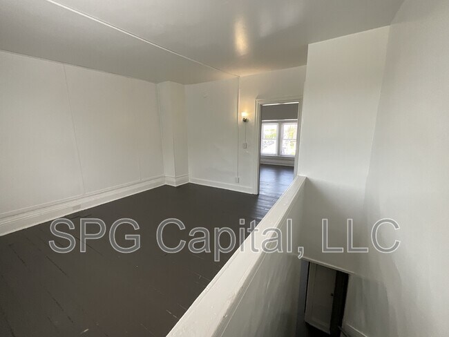 Building Photo - 156 Hamilton Ave