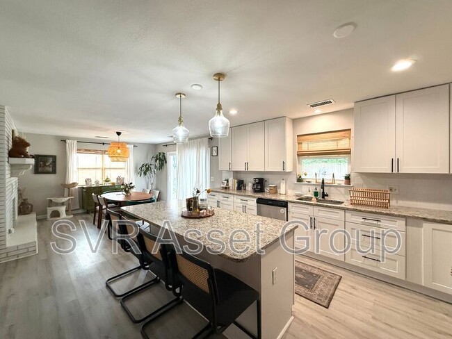 Building Photo - 1272 Arlingwood Ave