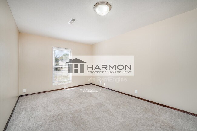 Building Photo - 2138 S Fieldcrest Cir