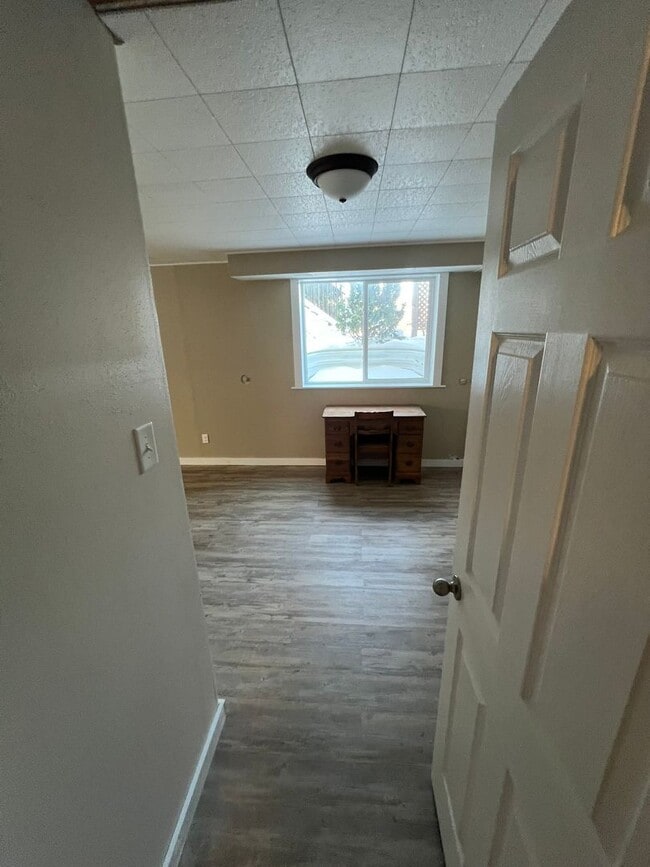 Building Photo - Great family home next door to Edwards Elementary in west Ames-4 bedroom 3 1/2 baths, 2 car garag...