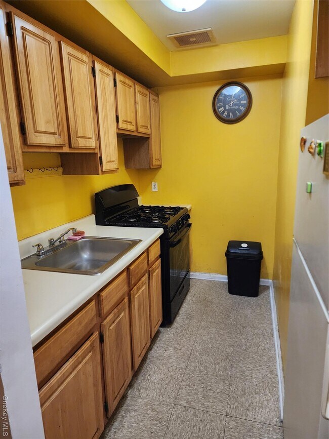 Building Photo - 514 Wales Ave