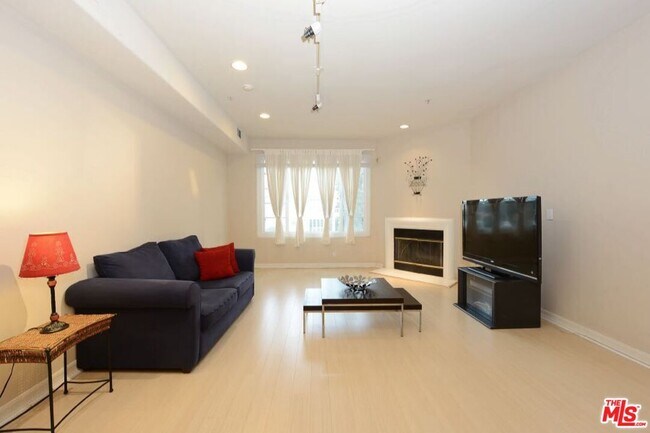 Building Photo - 117 N Gale Dr