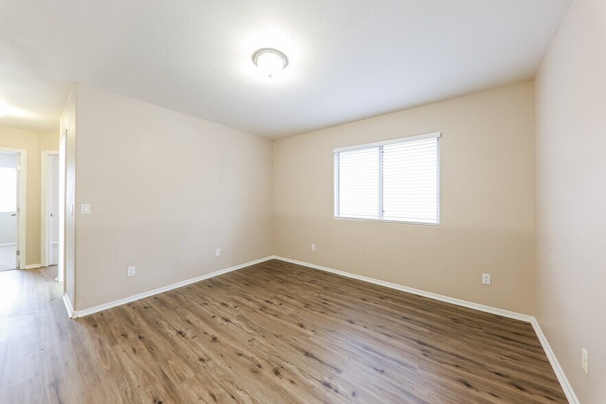 Building Photo - 1226 E Helena Dr