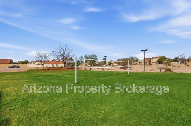 Building Photo - 919 E Monteleone St