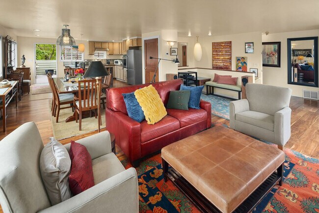 Building Photo - 401 W Galer St