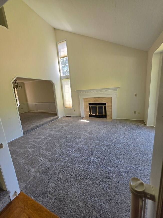Building Photo - Lovely 4 bedroom Somerset Home in Private Wooded Setting
