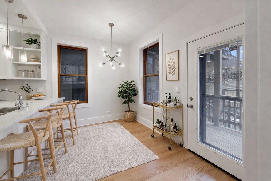 Building Photo - 2132 N Oakley Ave