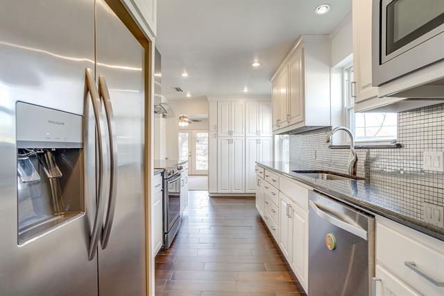 Building Photo - 2017 Garden Oaks Dr