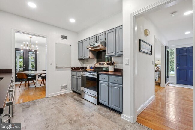 Building Photo - 11705 Admirals Ct