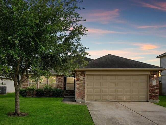 Building Photo - 2611 Verano Dr