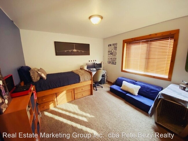 Building Photo - 4 br, 3 bath House - 382-60 Butts Rd