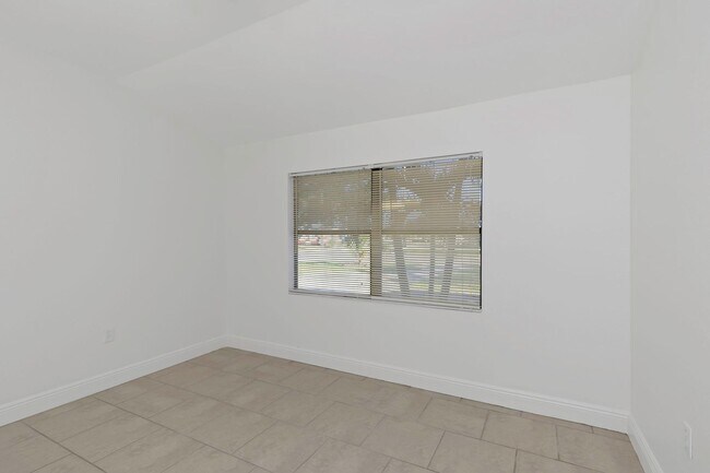 Building Photo - 5148 Tampa Bay Growth Fund 2 LLC