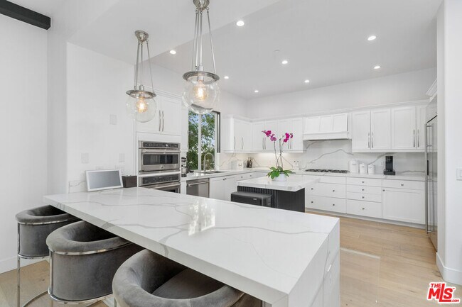 Building Photo - 5732 S Celedon Creek