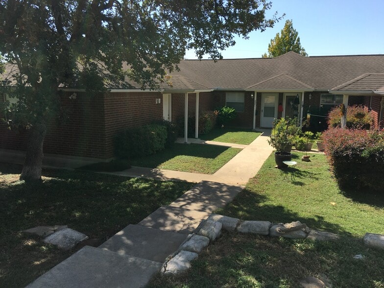 Building Photo - 2201 Ridgeview