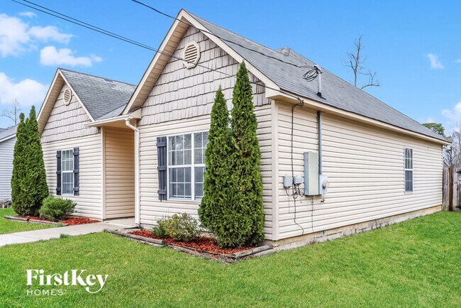 Building Photo - 243 Davis Dr