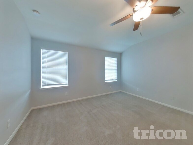 Building Photo - 17142 Common Point Dr