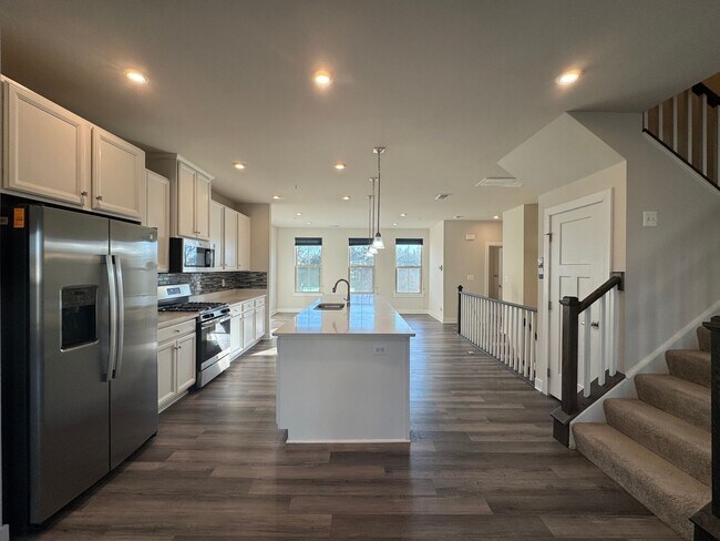 Building Photo - Modern 3 Bed 2.5 Bath Townhome In Beautiful Arcola Town Center