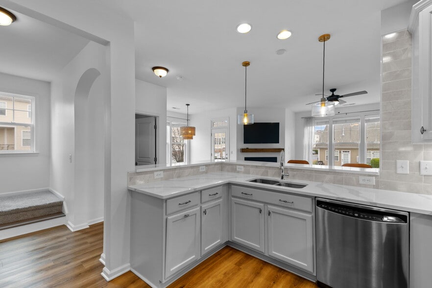 Building Photo - 10122 Glen Autumn Rd