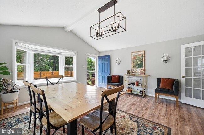 Building Photo - 6426 Carriage Dr