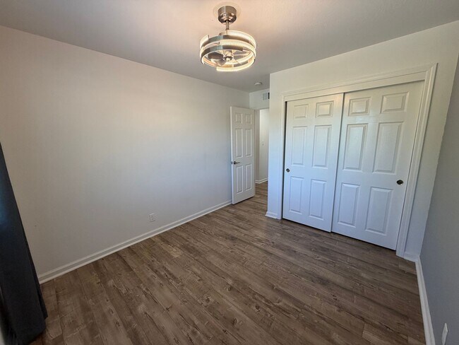 Building Photo - 2044 Benita Dr