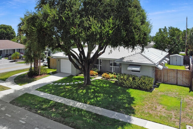 Building Photo - 800 SW 12th Ave