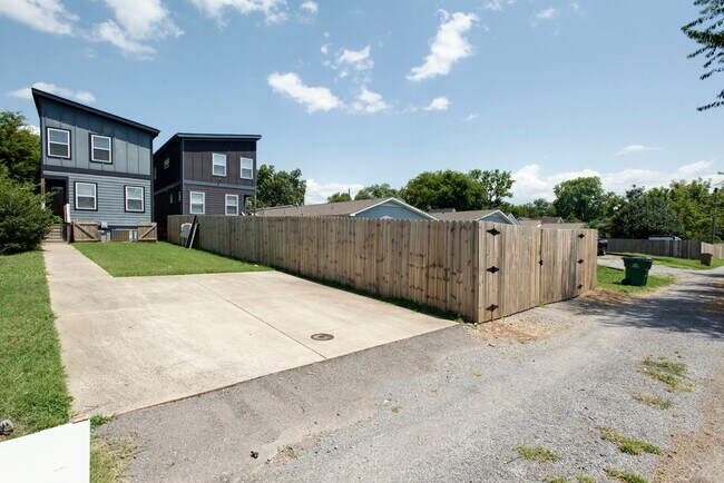 Building Photo - 1515 21st Ave N