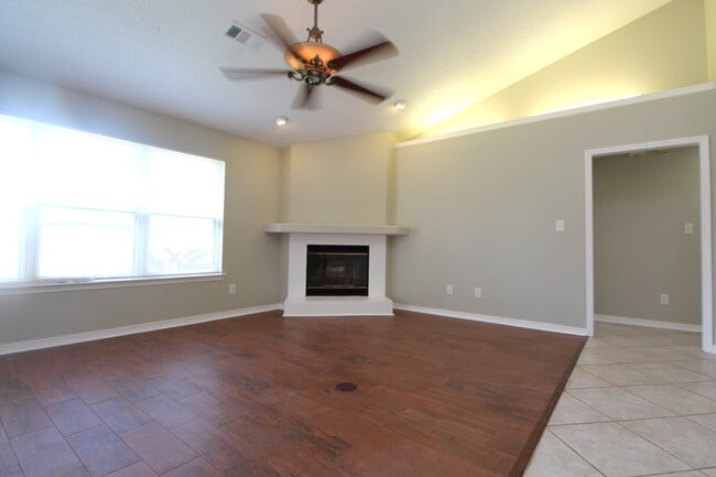 Building Photo - Spacious 3-Bedroom Cantonment Home with Sc...
