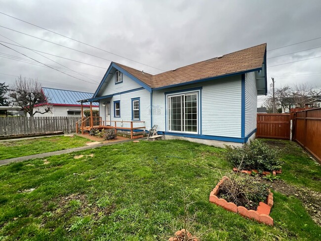 Building Photo - Stunning and Lovely Single Family Home loc...