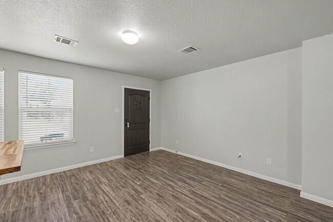 Building Photo - 16701 E Hammon