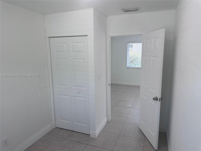 Building Photo - 2806 SW 35th Ave