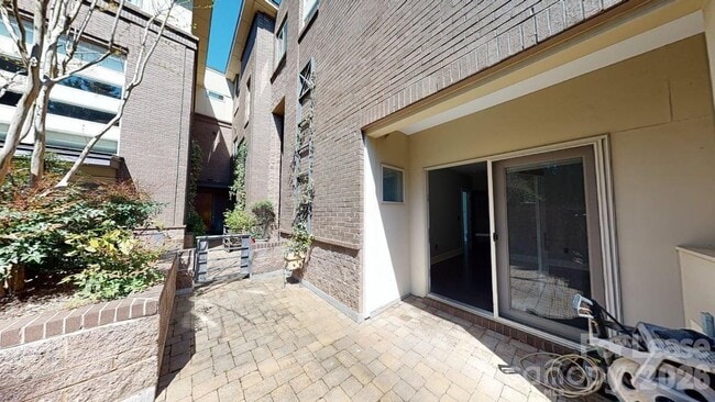 Building Photo - 420 Queens Rd