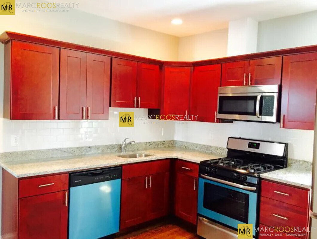 Building Photo - 49 Beech Glen St