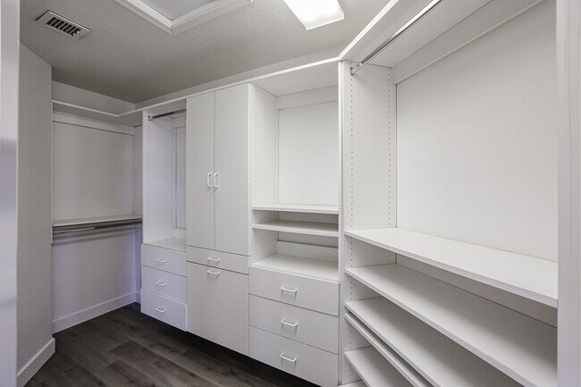 Building Photo - COMING SOON!! INCREDIBLE 5-BEDROOM 3 BATH, ALMOST 4000 SFT IN CORE CHANDLER