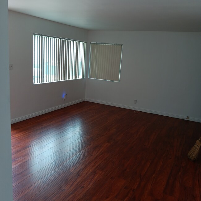 Building Photo - 4745 W 160th St