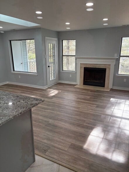 Building Photo - 1304 Diamond Dr