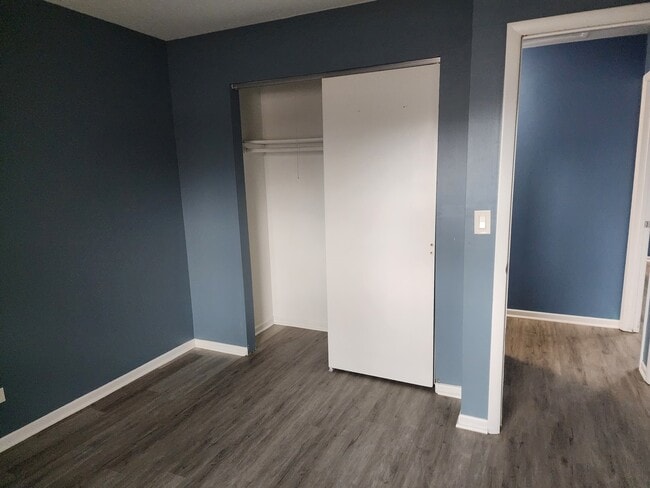 Building Photo - 1325 N Glenview Ct