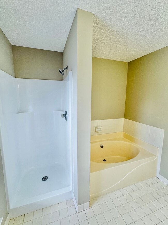 Building Photo - Charming 3-Bedroom Home on a Spacious Corn...